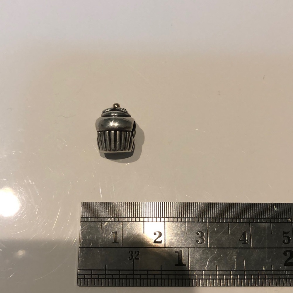 Pandora cupcake charm